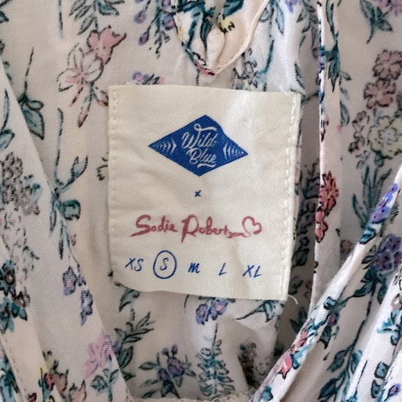 Blue Wild Sadie Robertson floral top - Picture 5 of 5